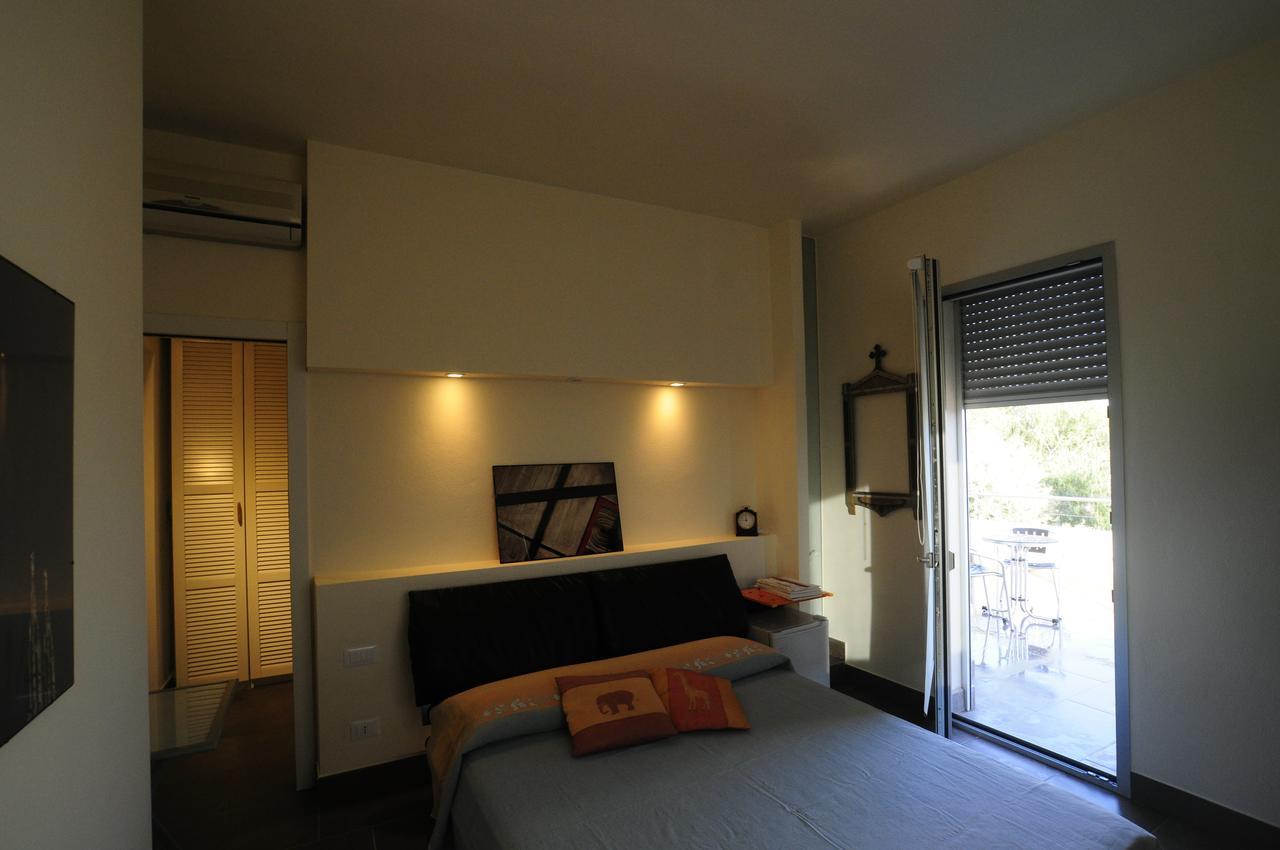 夸尔图-圣埃莱娜Art House Quartu - Margine Rosso住宿加早餐旅馆 外观 照片