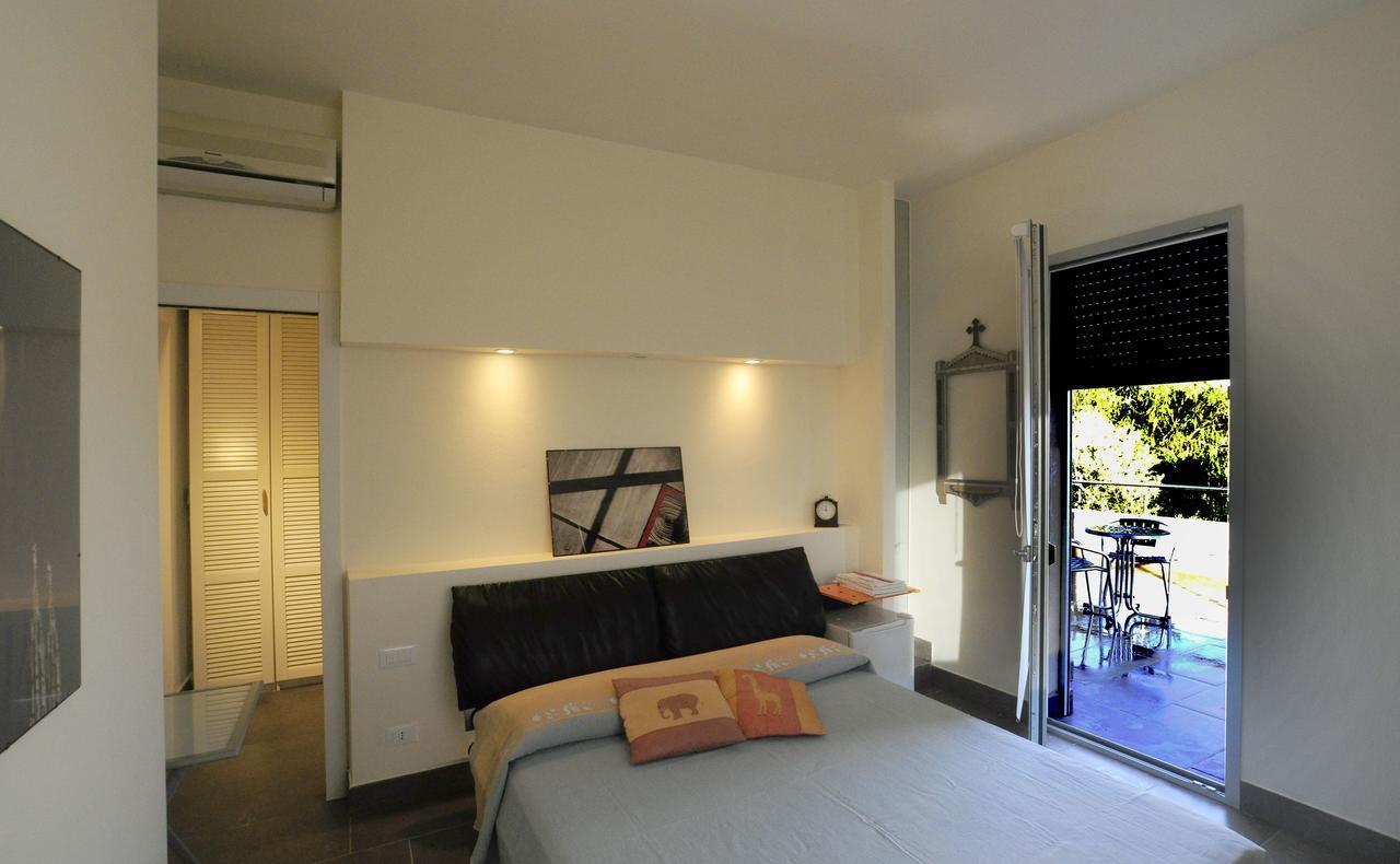 夸尔图-圣埃莱娜Art House Quartu - Margine Rosso住宿加早餐旅馆 外观 照片
